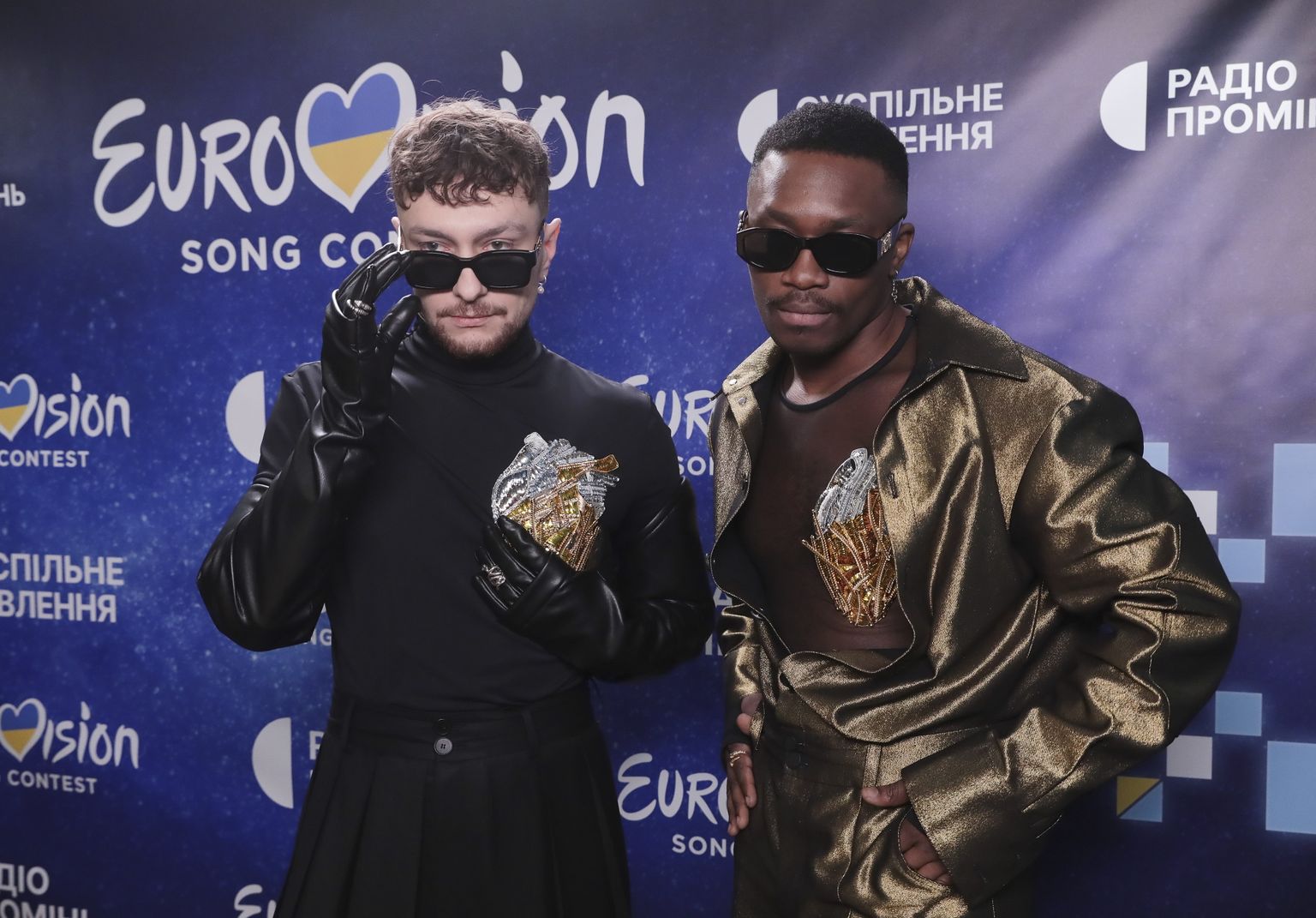 Ukraina elektroonilise muusika duo Tvorchi, mis koosneb Andrew Hutsuliakist (vasakul) ja Jeffery Kennyst, esindab 2023. aasta Eurovisiooni lauluvõistlusel Ukrainat palaga «Heart of Steel» («Terassüda»)
