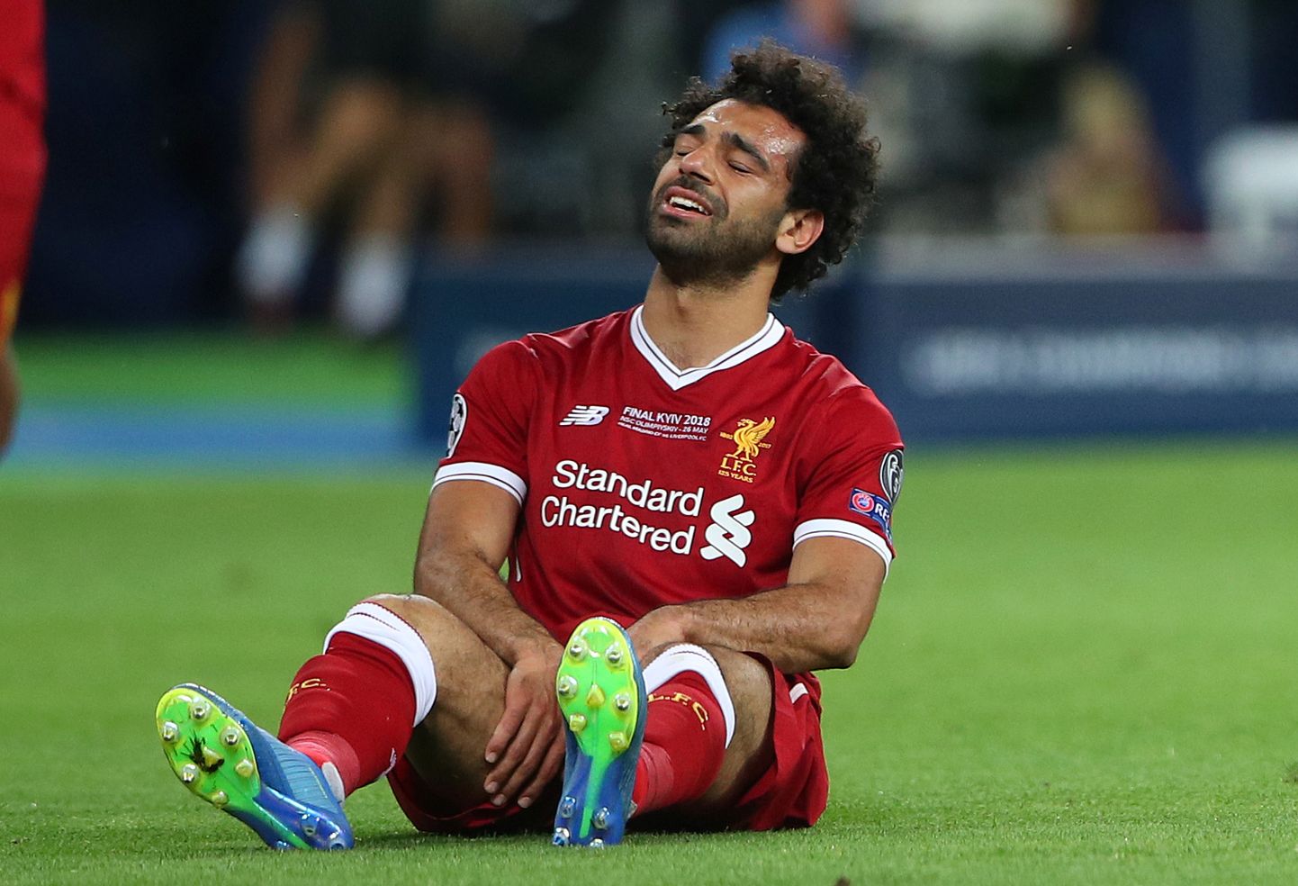 Liverpooli egiptlasest ründaja Mohamed Salah sai Meistrite liiga finaalkohtumise esimesel poolajal pärast jõulist episoodi Sergio Ramosega vigastada ning pidi platsilt lahkuma.