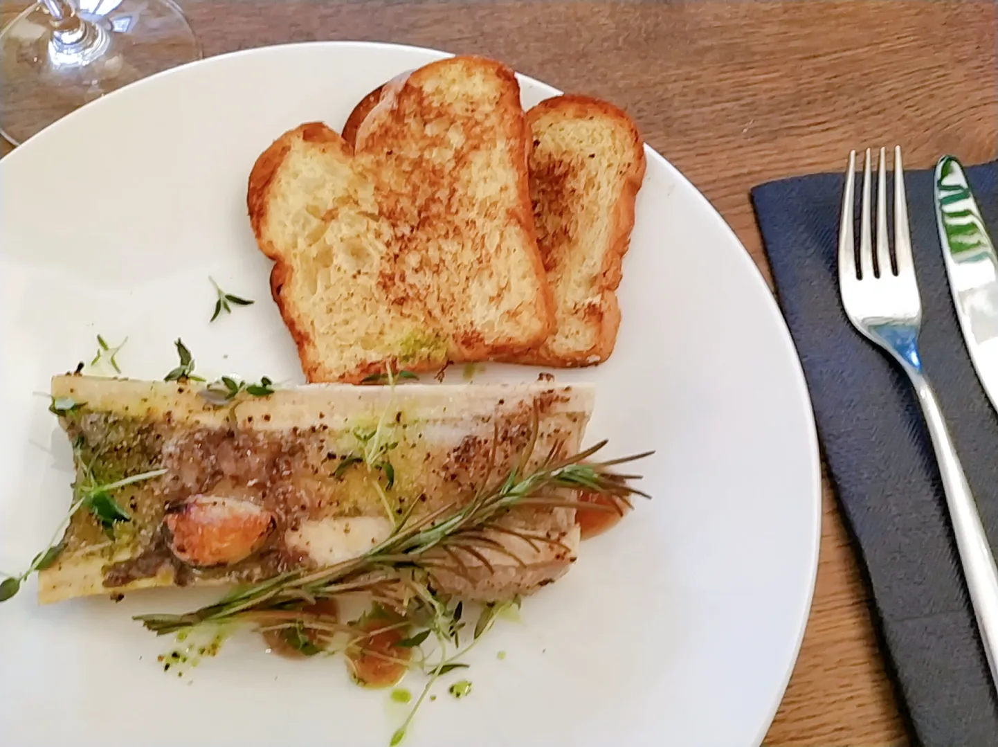 Мозговая кость в Jahu Resto. Воспоминание о детстве.