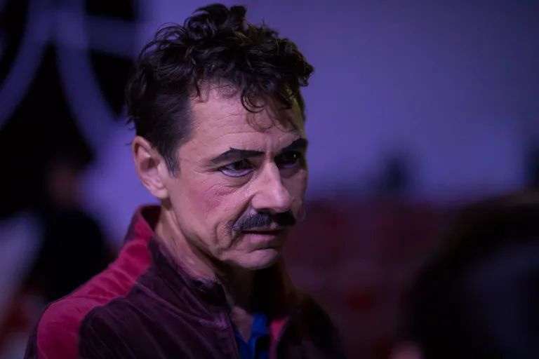 ...и ее партнер клоун Стивен Бишоп.