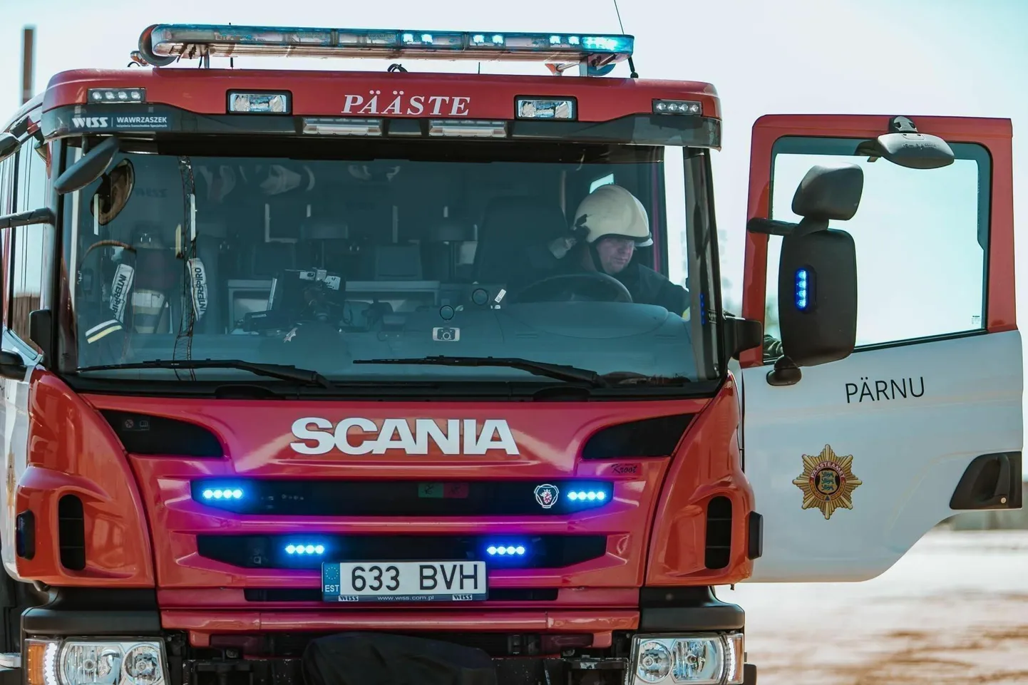 Päästjad aitasid isal lapseni jõuda.