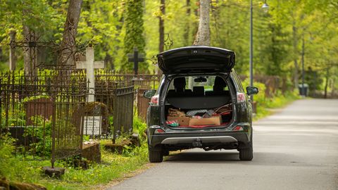 Tallinna kalmistutel enam autoga niisama ei sõida