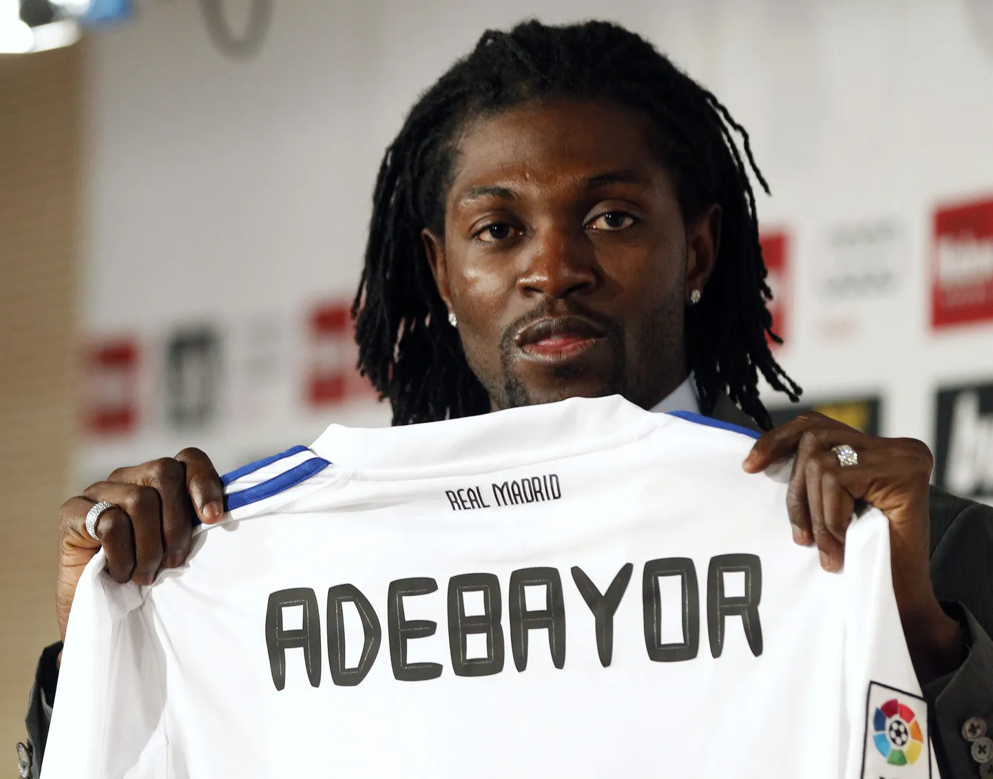 Emmanuel Adebayor hakkab kandma Madridi Reali särki.
