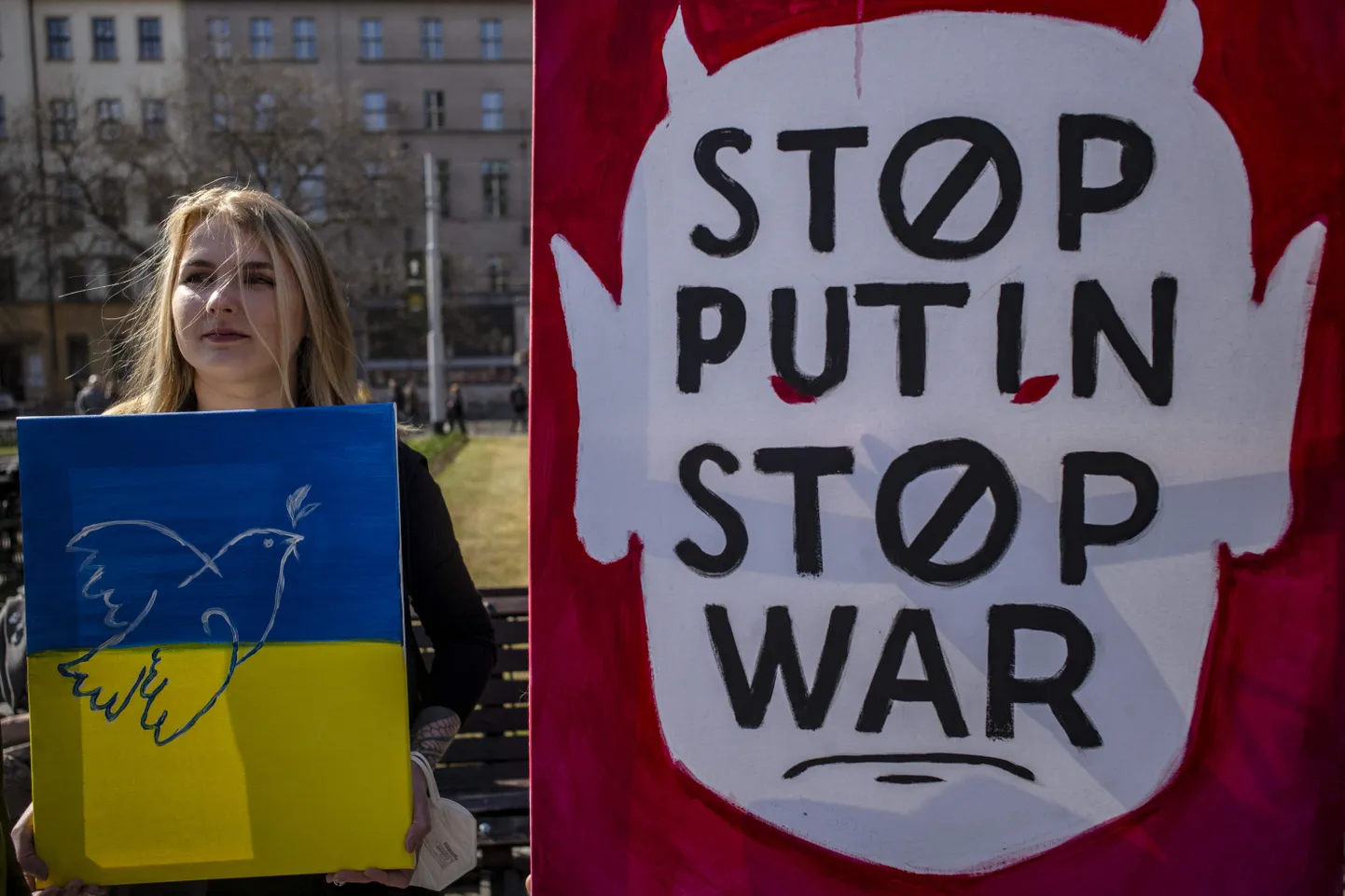 Putini sõjavastaseid meeleavaldusi peetakse üle maailma. Fotol Ukrainat toetav miiting Prahas.
