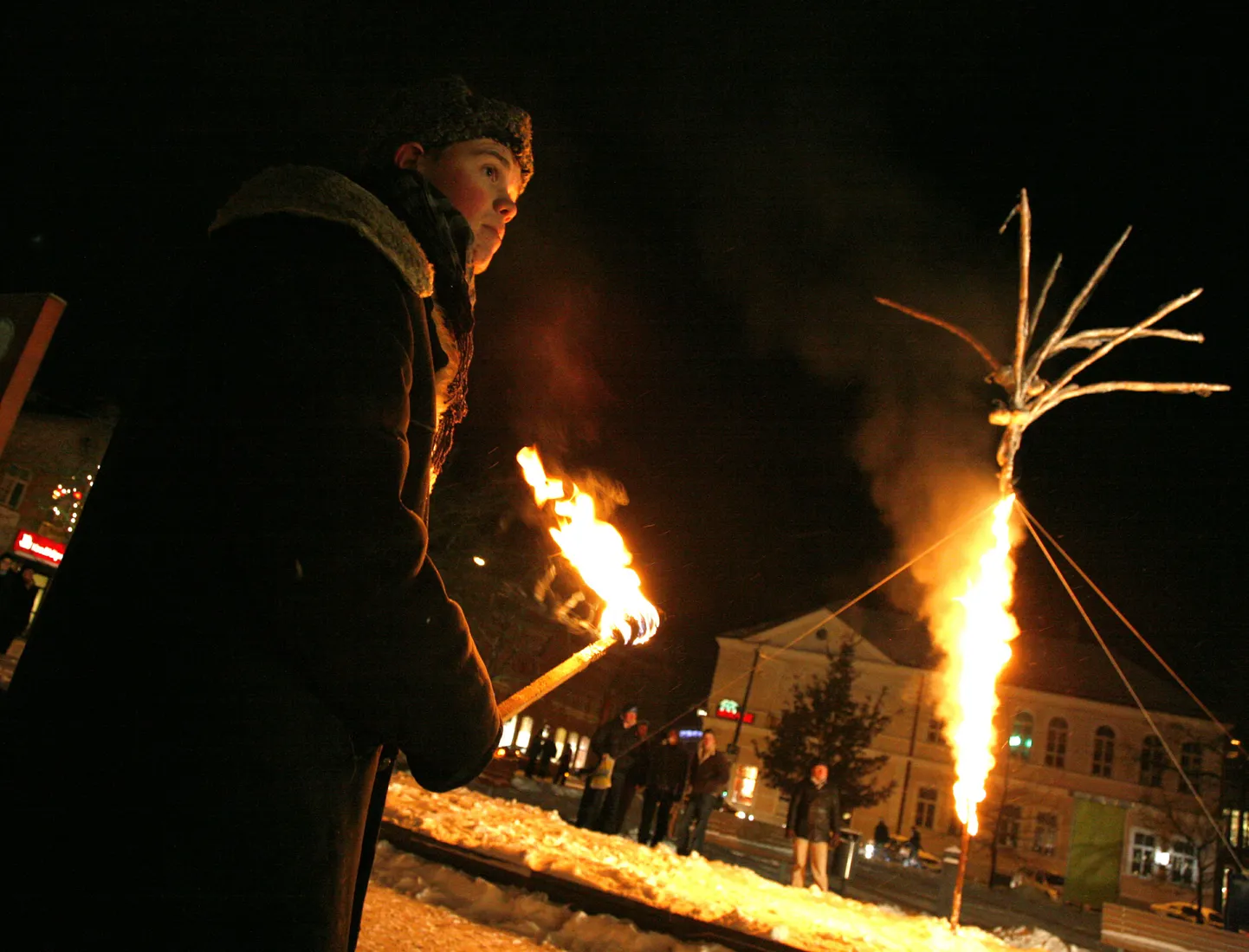 Leegitsev tulepuu.