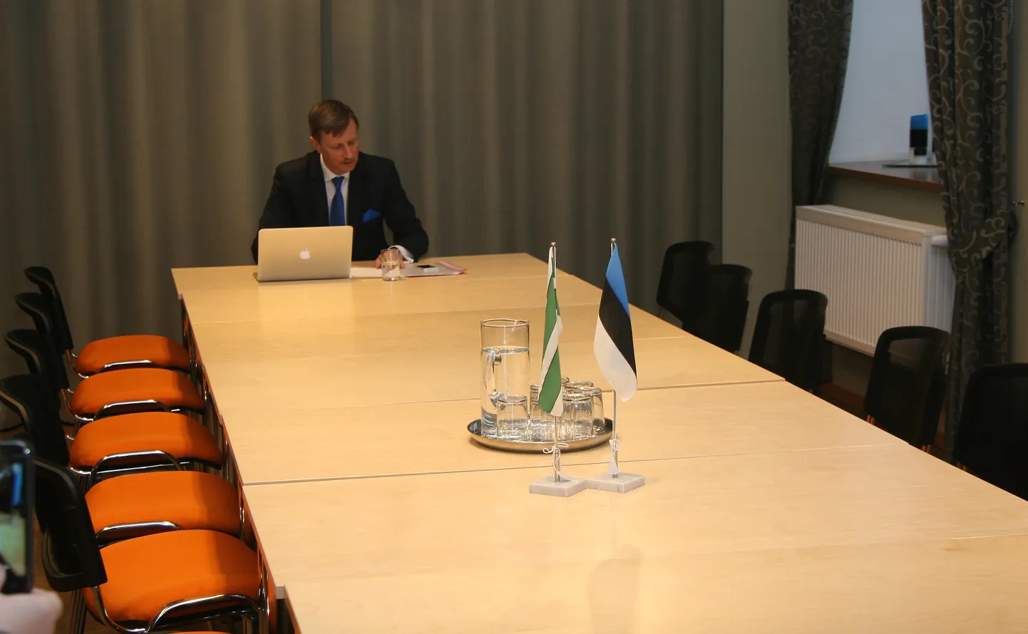 Eduard East oli 5. märtsil ainus volikogu liige, kes istungil osales. Nüüd leiab rahandusministeerium, et ta ei saanud ainuisikuliselt seal küsimusi otsustada.
