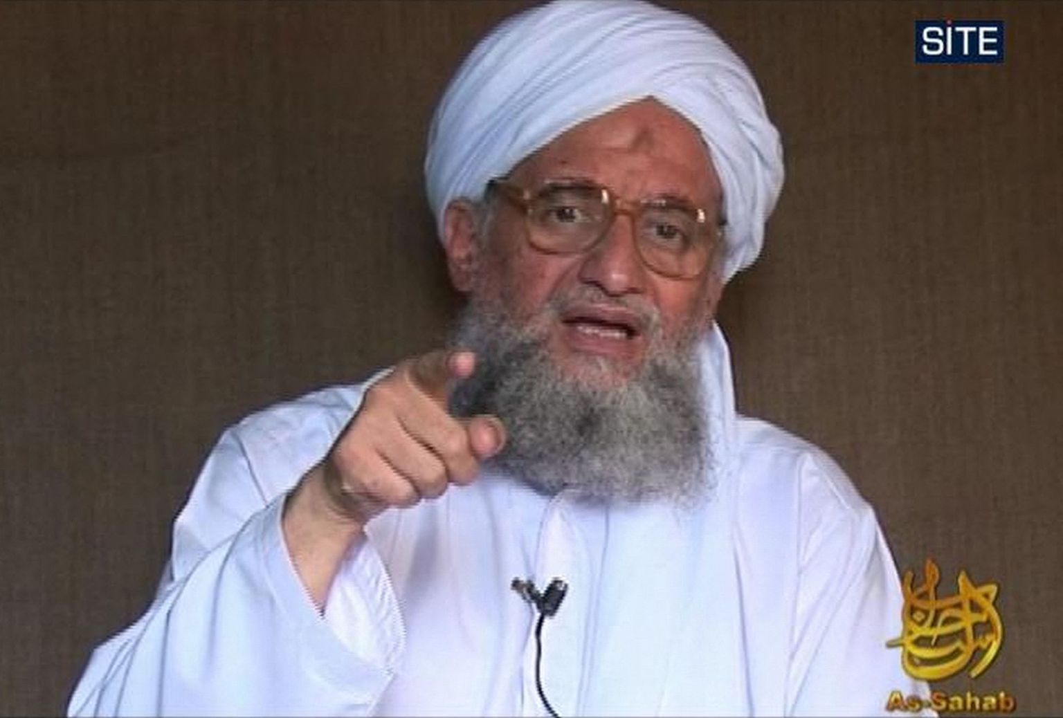 USA valitsusvälise organisatsiooni SITE Intelligence Groupi 4. oktoobril 2009 avaldatud foto al-Qaeda teisest mehest Ayman al-Zawahirist. Temast sai al-Qaeda juht pärast Osma bin Ladeni tapmist ameeriklaste poolt 2. mail 2011 Pakistanis Abbottabadis