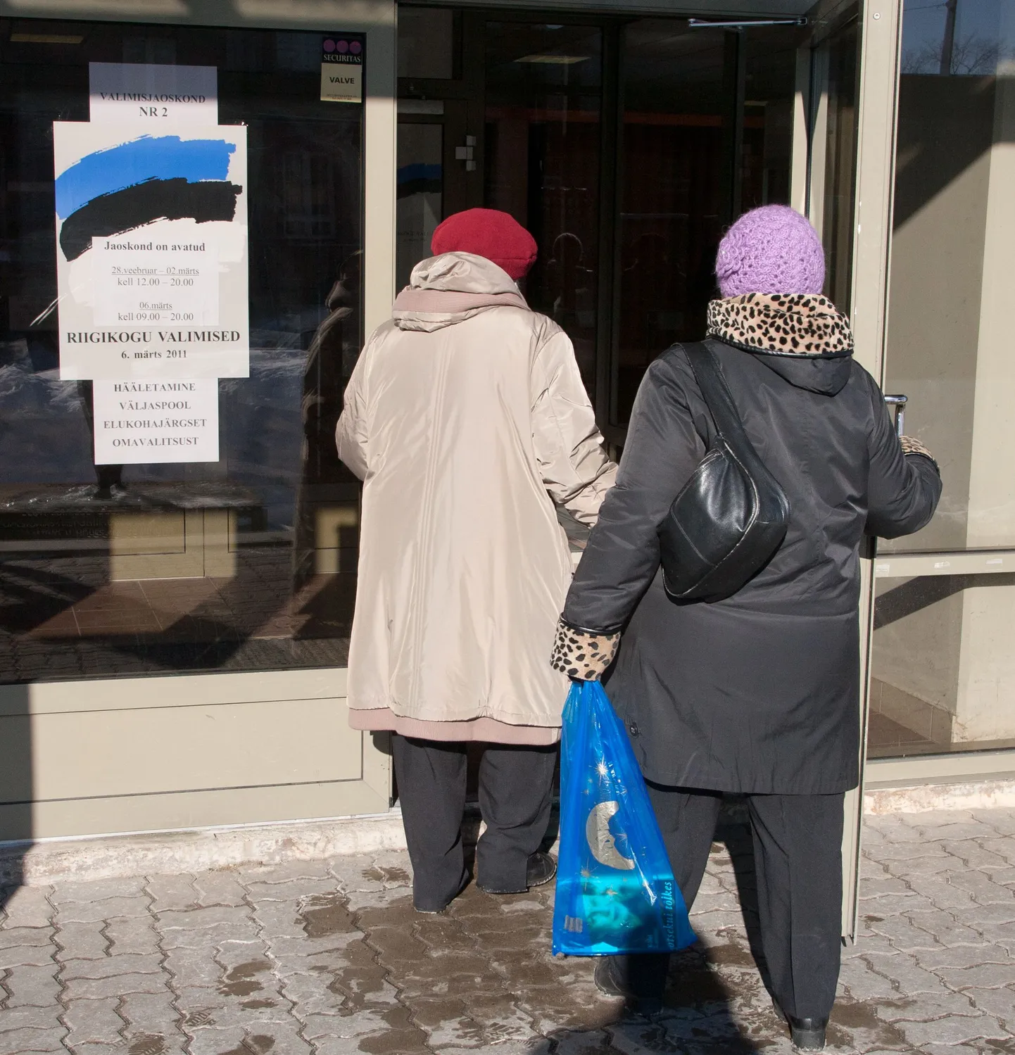 Riigikogu valimised.Valimisjaoskond Viljandi spordihoones.