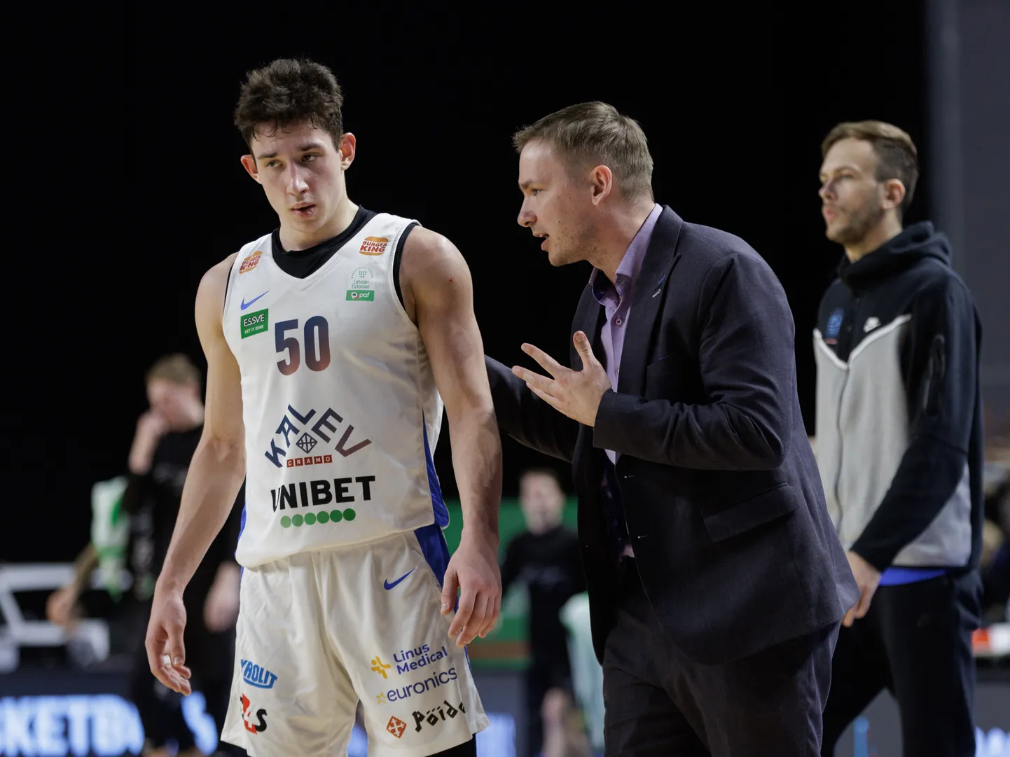 Kalev/Cramo peatreener Heiko Rannula (paremal) ootab tiimis jätkavalt Oleksandr Kovliarilt taas sammu edasi.