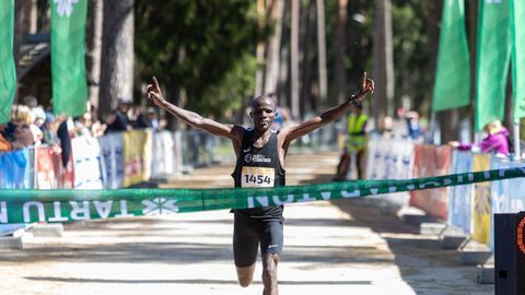 Galerii ⟩ Maastikumaratoni võitis Keenia jooksja, pikal distantsil ei leidnud ultrasportlasele vastast