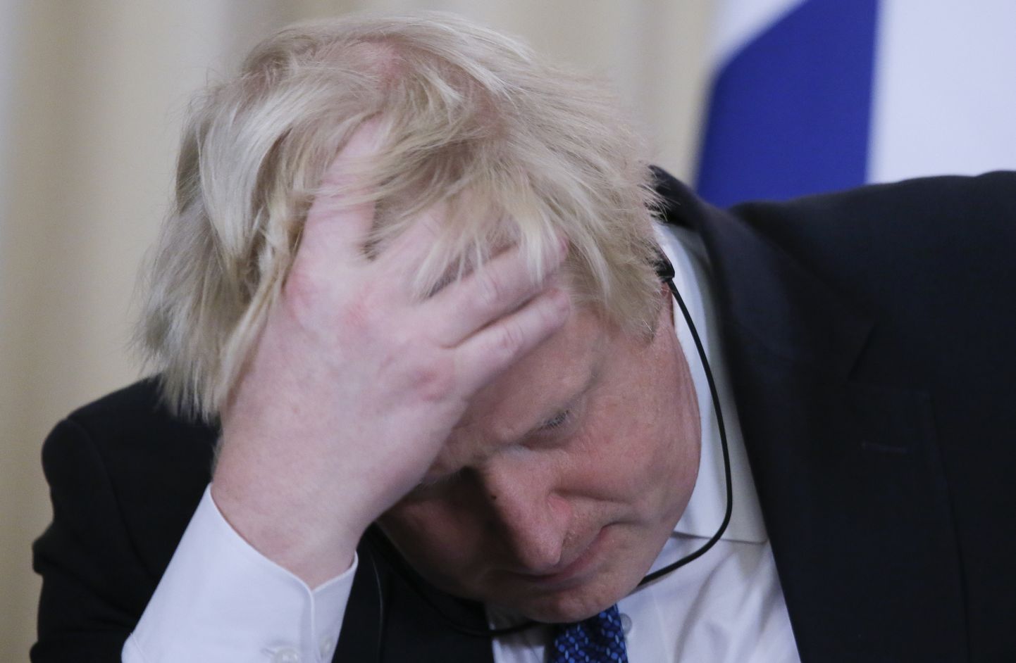 Boris Johnson inetuks kiskunud pressikonverentsil.