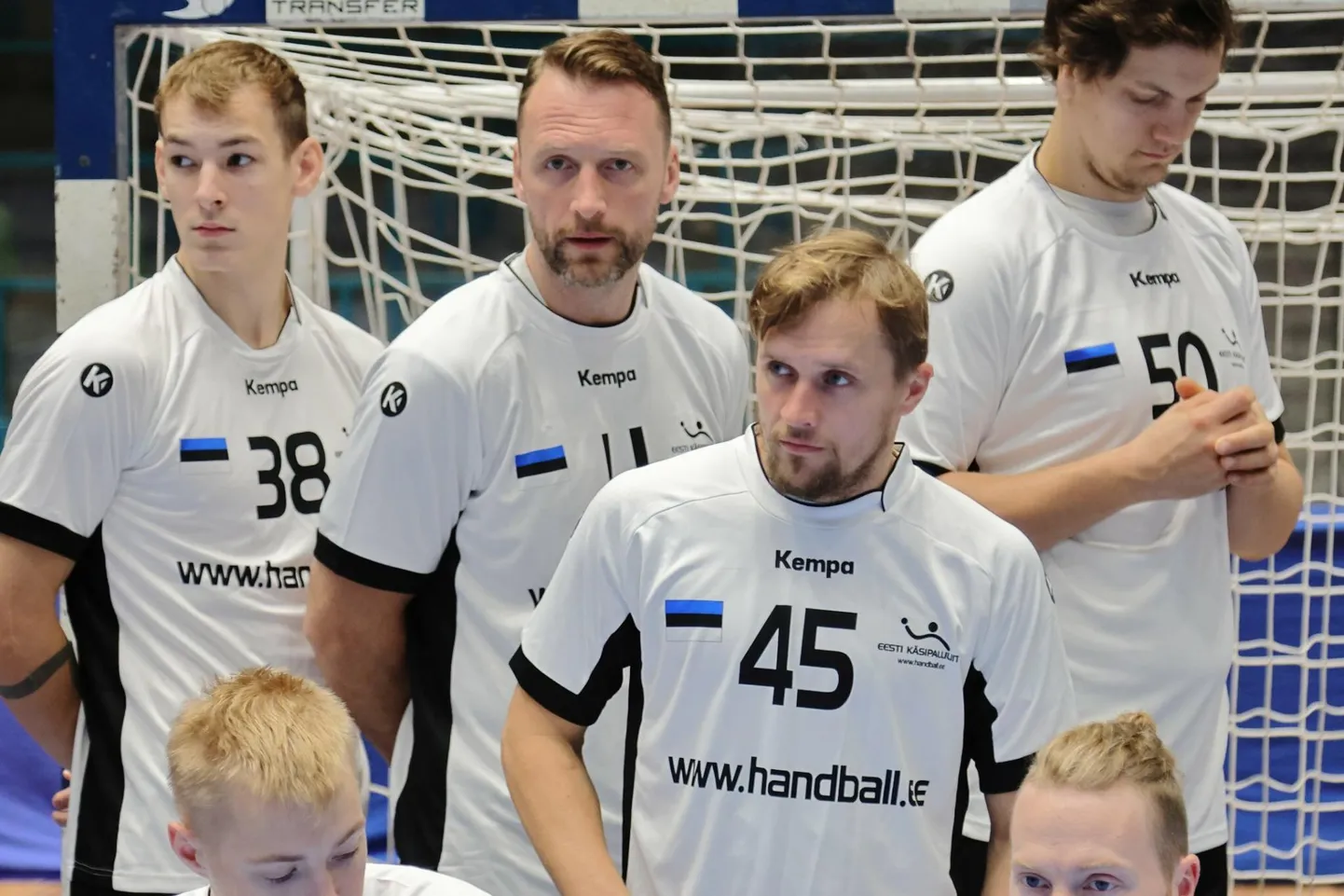 Täna läheb Eesti käsipallikoondis 2024. aasta Euroopa meistrivõistluste valikturniiri esimeses mängus vastamisi Tšehhiga. Koondise koosseisu kuulub viis Viljandi käsipallikasvandikku, teiste hulgas pildil olev Ott Varik (nr 45).