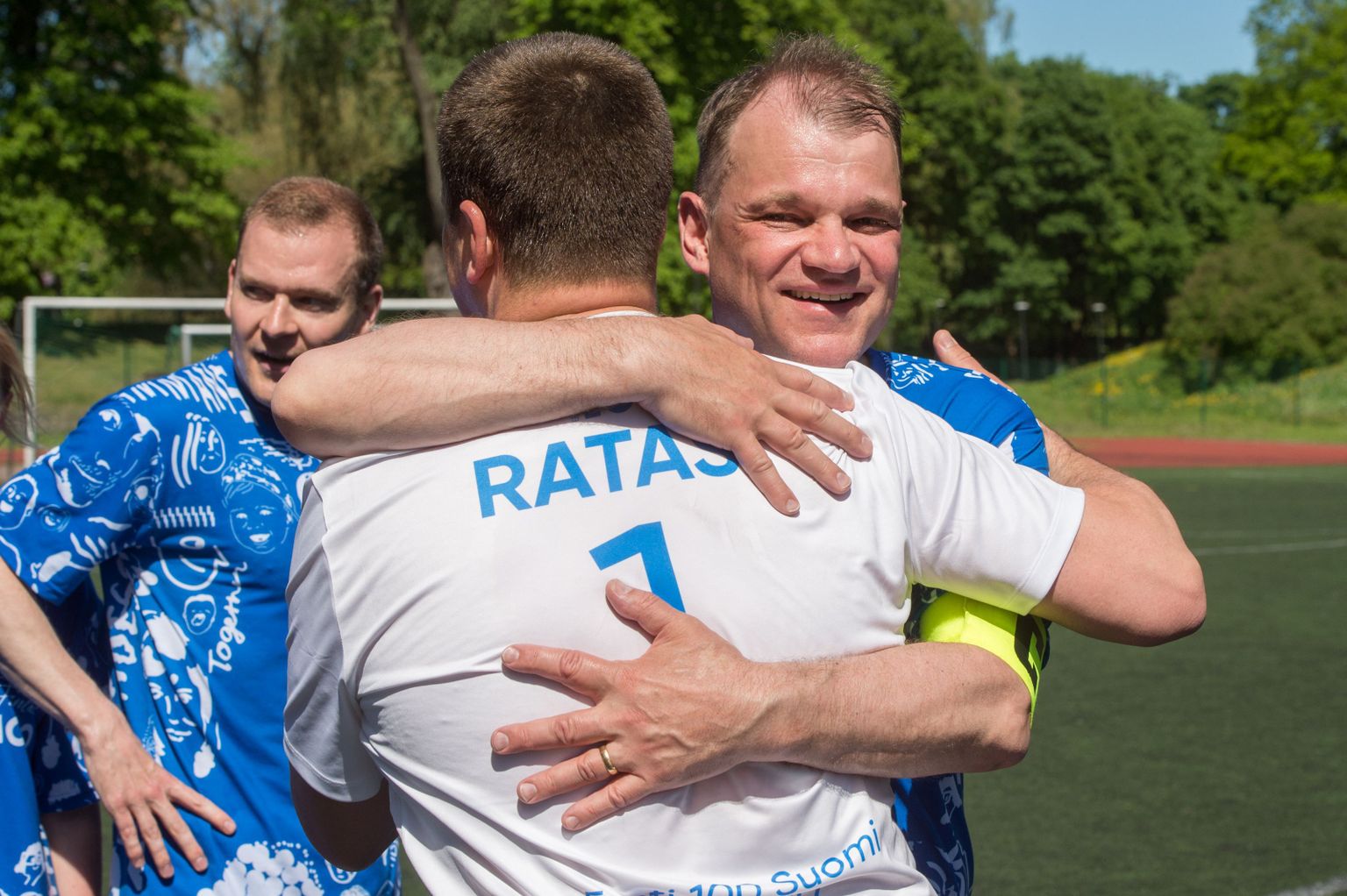 Eesti majandus on seotud ja tugevas sõltuvuses Soome majandusega. Pildil Soome peaminister Juha Sipilä ja Eesti peaminister Jüri Ratas 10. juunil toimunud jalgpalli sõpruskohtumisel.