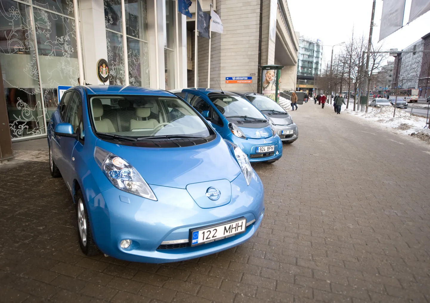 Esiplaanil elektriauto Nissan Leaf.