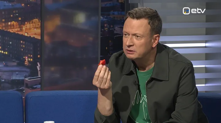 Марко Рейкоп пробует клубнику в «Рингваате»