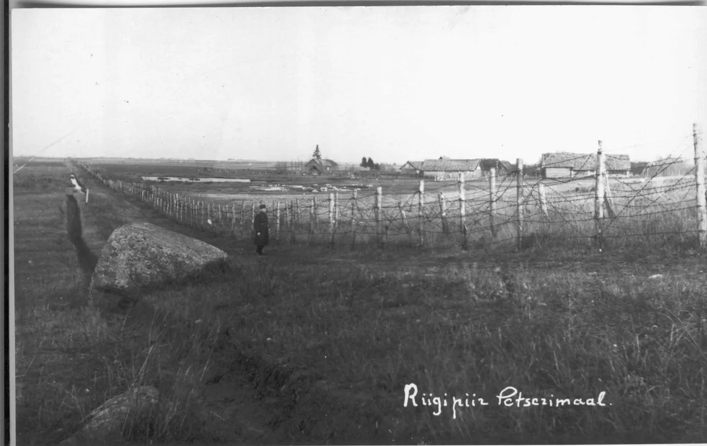 Riigipiir Petserimaal. ENSV Ülemnõukogu Presiidiumi esimehe Johannes Varese allkirja kandev sooviavaldus saadeti 2. augustil läbi vaatamiseks NSV Liidu Ülemnõukogu Presiidiumi esimehele Mihhail Kalininile. Selles sisaldus palve lülitada Vene Nõukogude Föderatiivse Sotsialistliku Vabariigi koosseisu Eesti NSV Petseri, Lobotka ja Pankjavitsa vald ning osa Irboska vallast. 