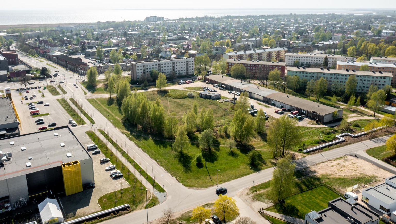 Riigi Kinnisvara AS soovib parkla ehitada Suurejõe Selveri ja Decora kaupluse vastas asuvale linnamaale.
