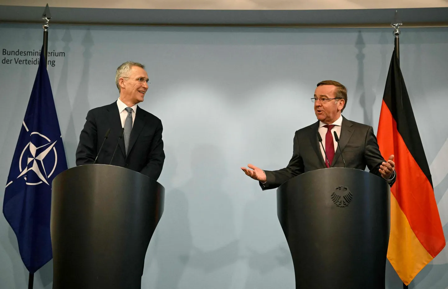 NATO peasekretär Jens Stoltenberg ja Saksa kaitseminister Boris Pistorius.