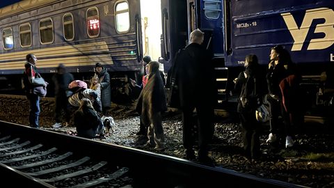 POSTIMEES UKRAINAS ⟩ Kuidas elada Ukrainas üle reisirongi öine evakueerimine