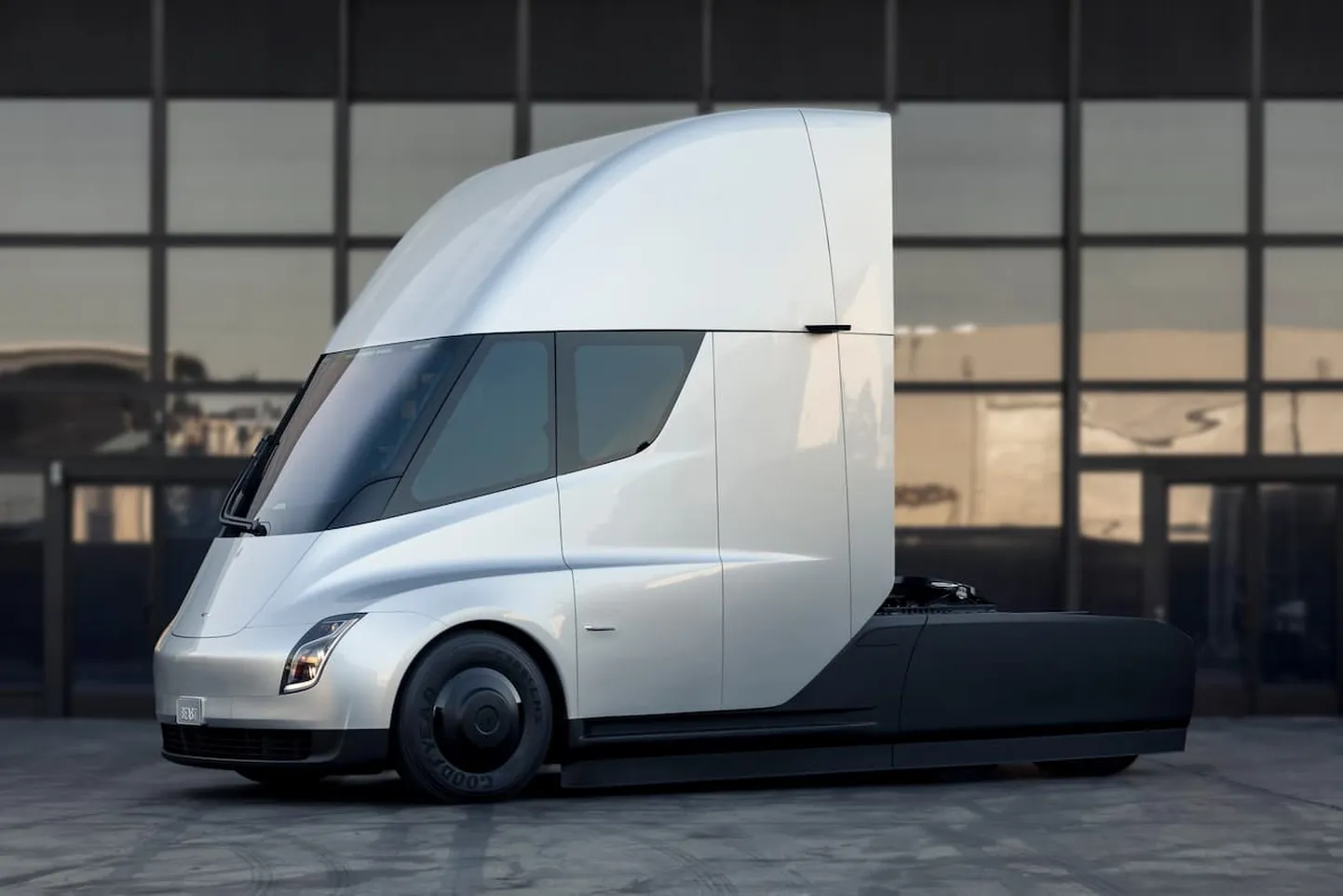 Tesla särtsurekaga sõitmine peaks olema umbes 2,5 korda odavam, kui diiselmootori jõul liikuva veokiga.