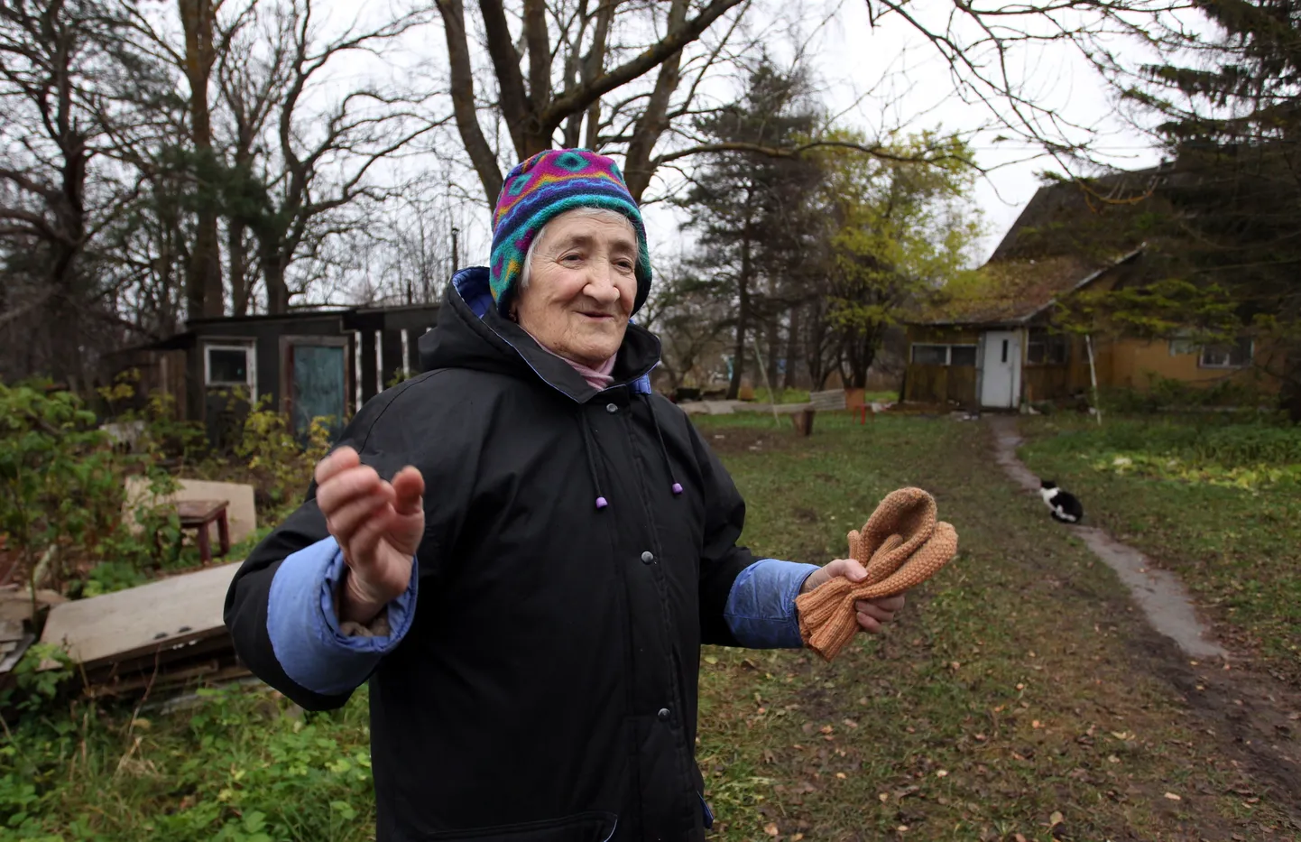82-aastane Jekaterina Mikšena võib esialgu oma lennuvälja taguses kodus edasi elada.