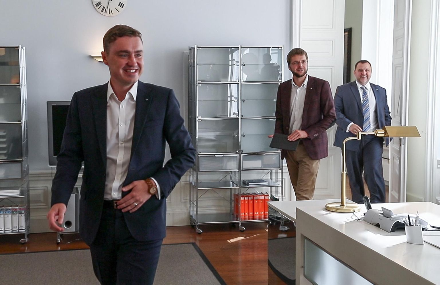 Peaminister Taavi Rõivas, tervise- ja tööminister Jevgeni Ossinovski ning rahandusminister Sven Sester on inimesed, kelle sõna valitsuses maksab.