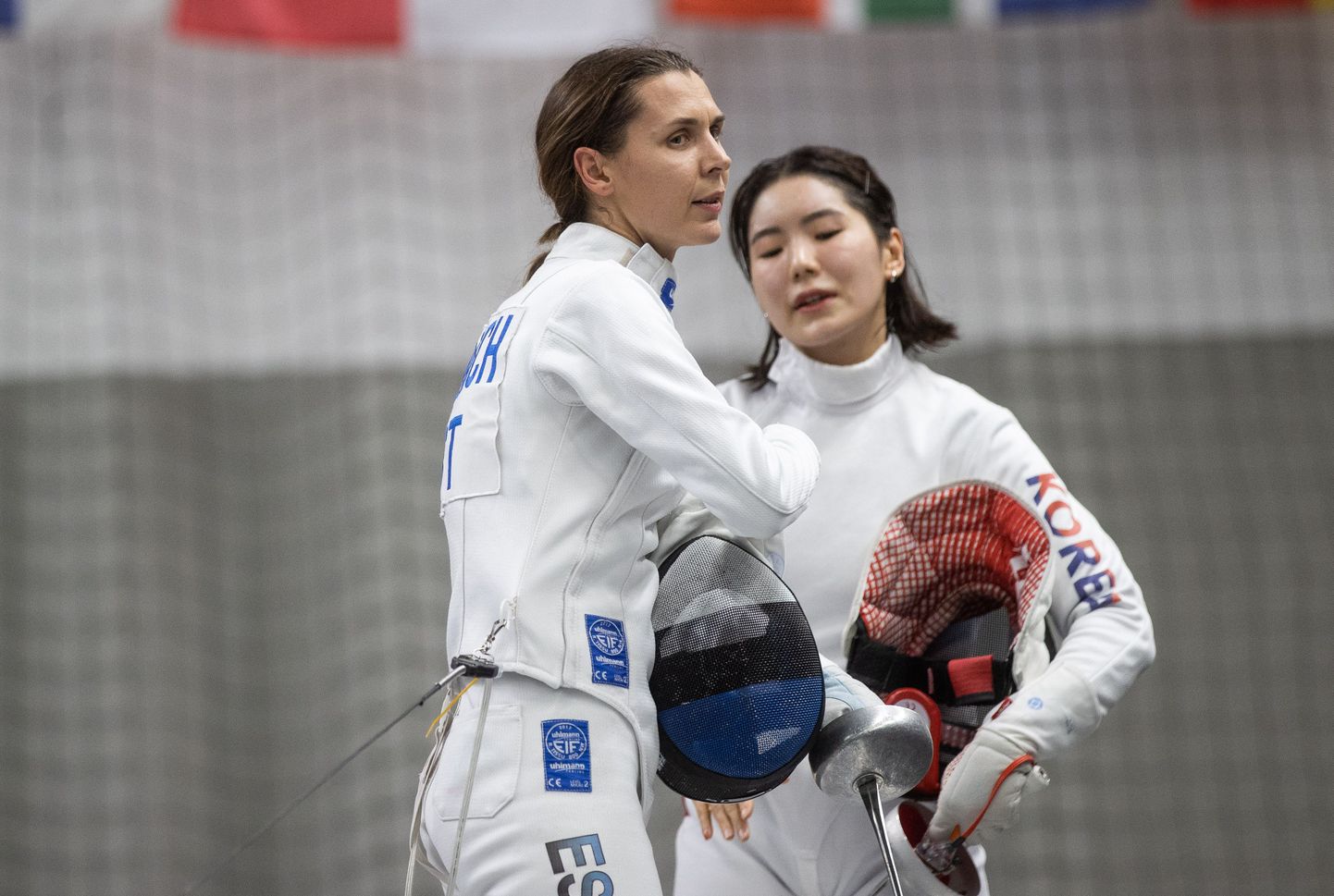 На турнире «Большой шлем» шпажистка Ирина Эмбрих (слева) проиграла действующей чемпионке мира кореянке Сере Сон.