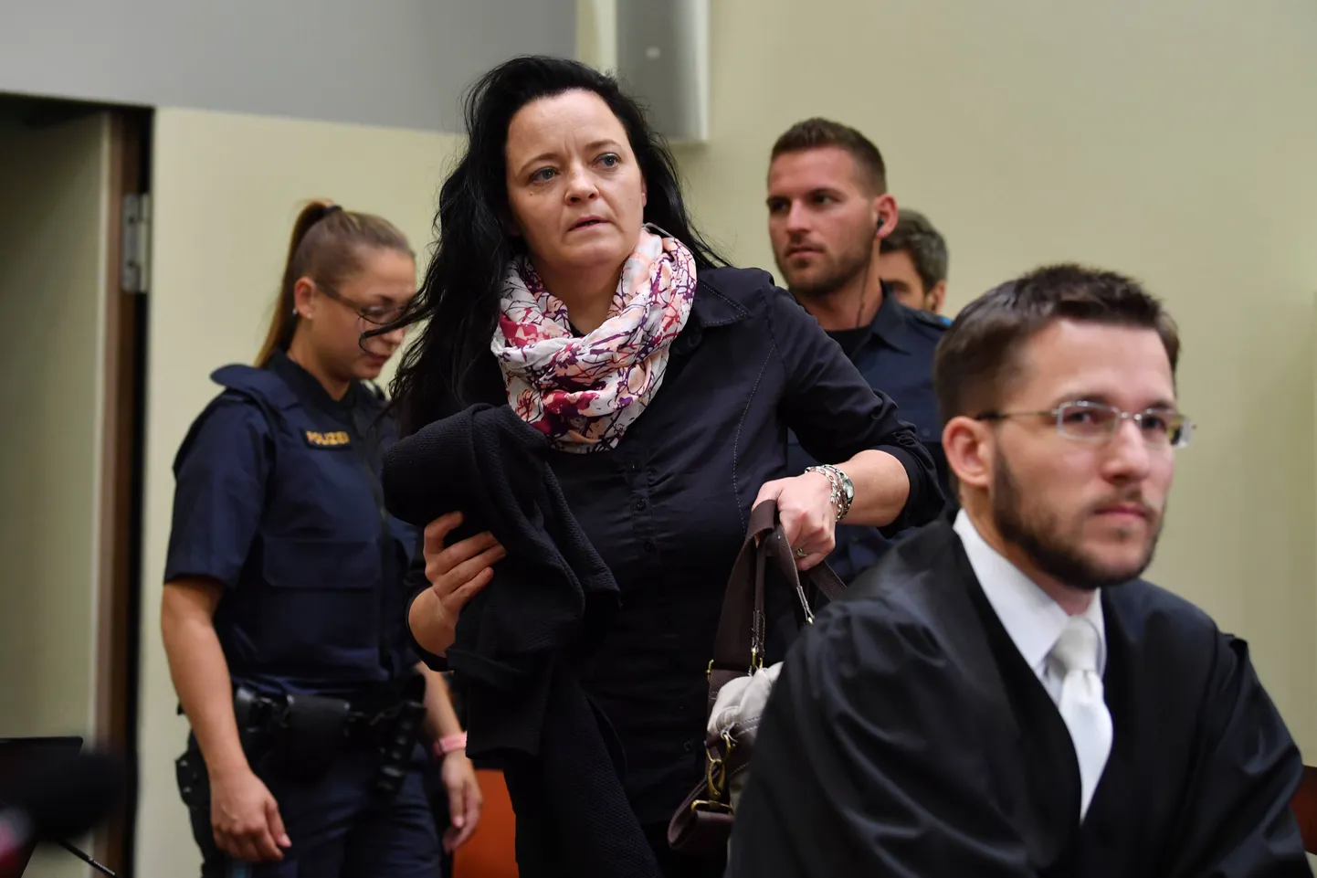 43-aastane Beate Zschäpe kohtumajas.