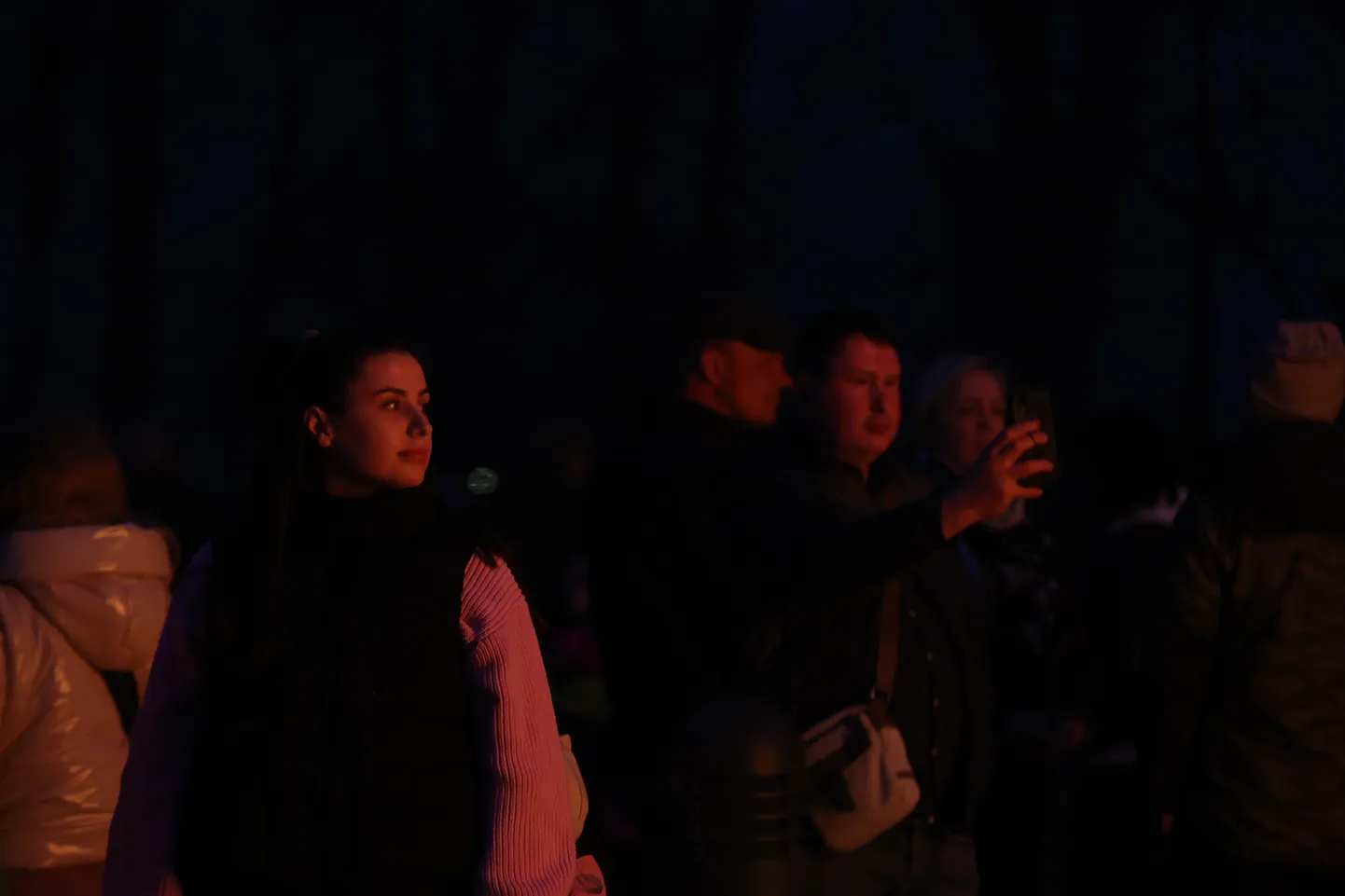 Paide vallimäel süttisid eestlaste vabadust sümboliseerivad jüriöö märgutuled.