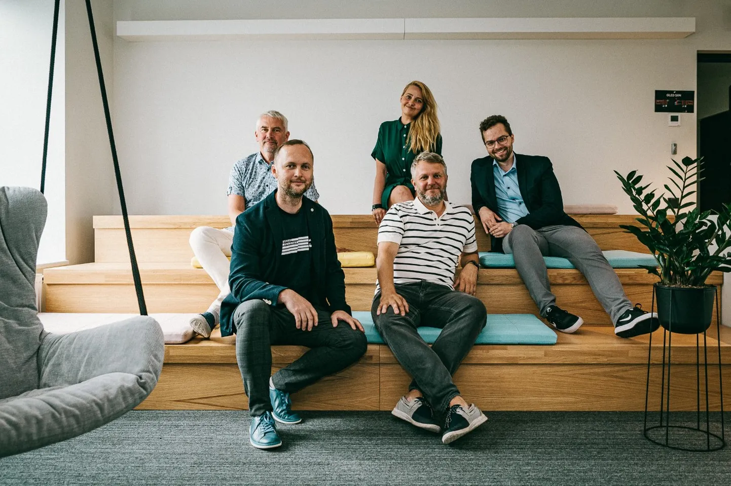 TEHIKu direktor Margus Arm (ülevalt vasakult), portaali projektijuht Kersti Vaikmaa, IGLU tiimijuht Rauno Mäekivi, Industry62 e-tervise valdkonna juht Taavi Tasuja ja DUX Studio kasutajakogemuse disainer Kristian Lember.