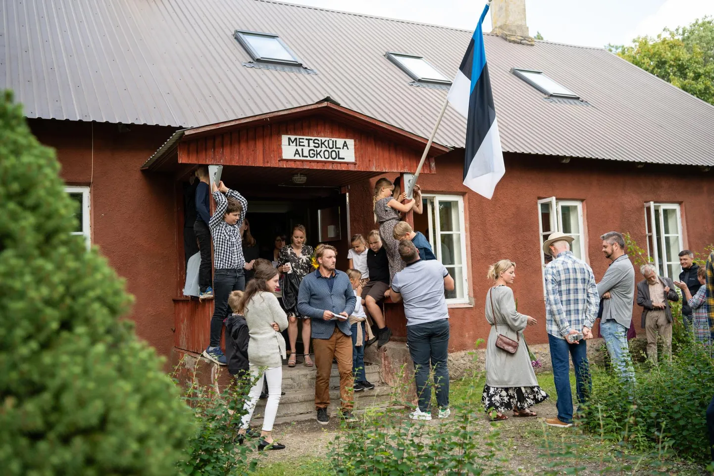 Gerda Kordemets leiab, et tuleval aastal 170aastaseks saava põlise külakooli saatus pole ammu enam pelgalt rahaküsimus. Sellest on saanud rahva õiglustunde sügav riive