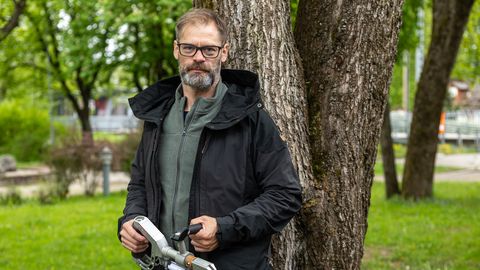 FOTOD ⟩ Tallinnas jalakaid vaktsineeriv arborist: nakatumise korral võivad hävida kõik jalakad