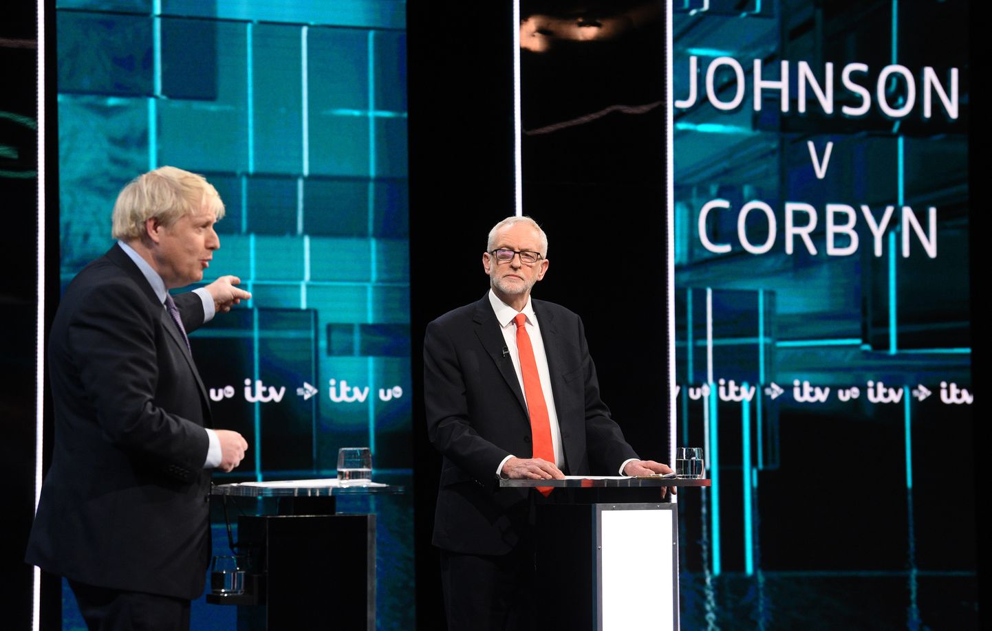 Briti peaminister Boris Johnson ja opositsioonijuht Jeremy Corbyn televäitlusel.