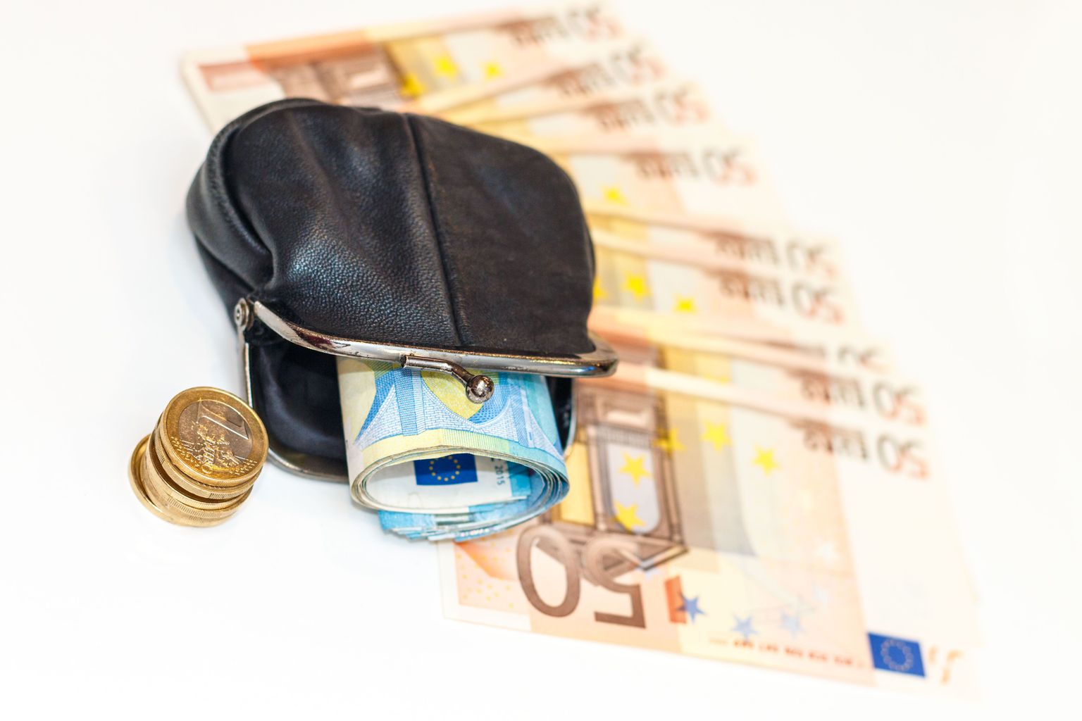 Многодетным семьям с этого года государство выплачивает пособие в размере 650 евро в месяц.