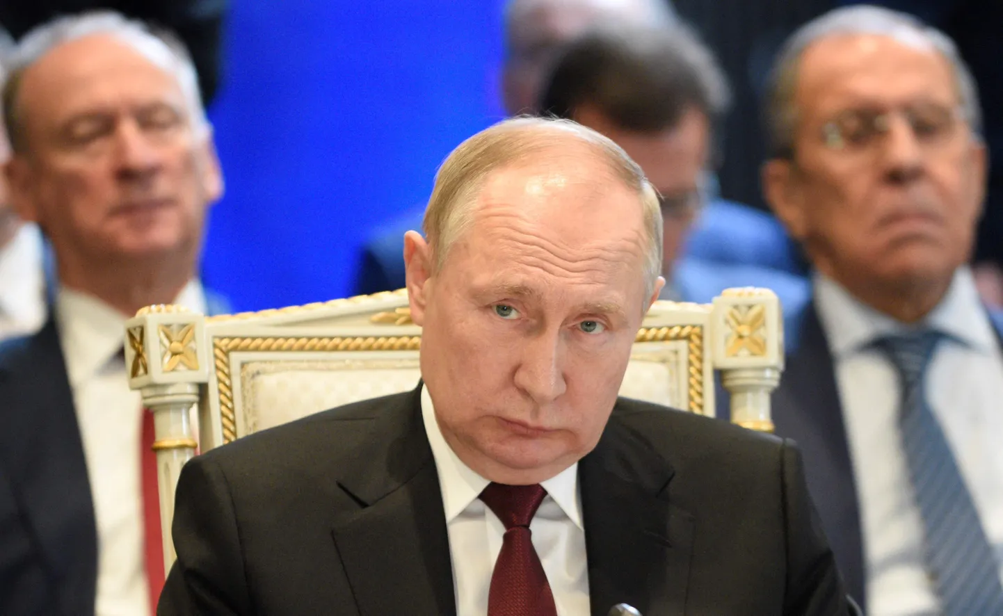 Venemaa president Vladimir Putin Kollektiivse Julgeoleku Organisatsiooni (KJLO) kohtumisel Jerevanis. Taustal on Venemaa välisminister Sergei Lavrov ja Venemaa julgeolekunõukogu sekretär Nikolai Patrušev