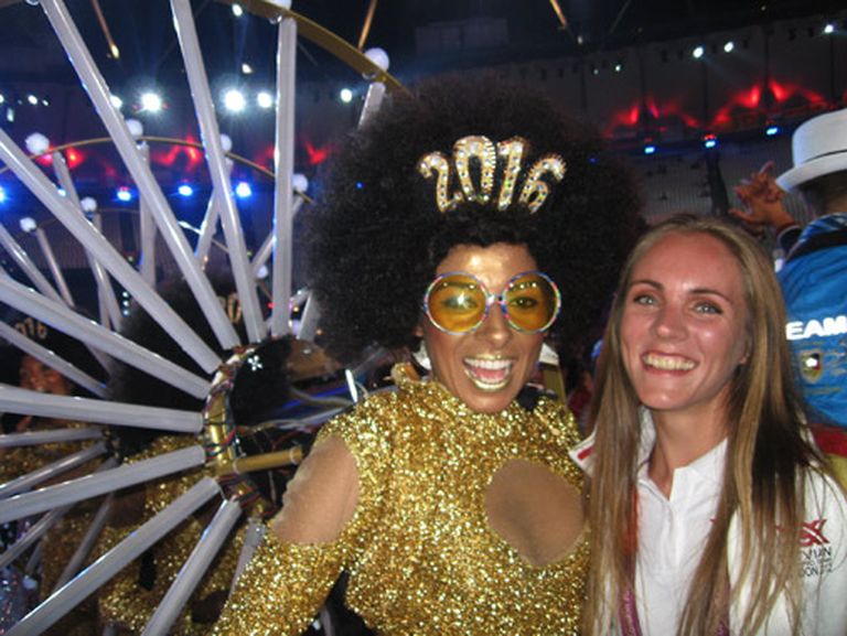 "Foto no noslēguma ceremonijas, kurā beigās no stadiona izgājām ar Rio noskaņām - mūziku un dejām. 2016. gads nav aiz kalniem. Kādam tieši Olimpiskās spēles 2016. gadā Rio kļūs par mēķi uz ko tiekties." 