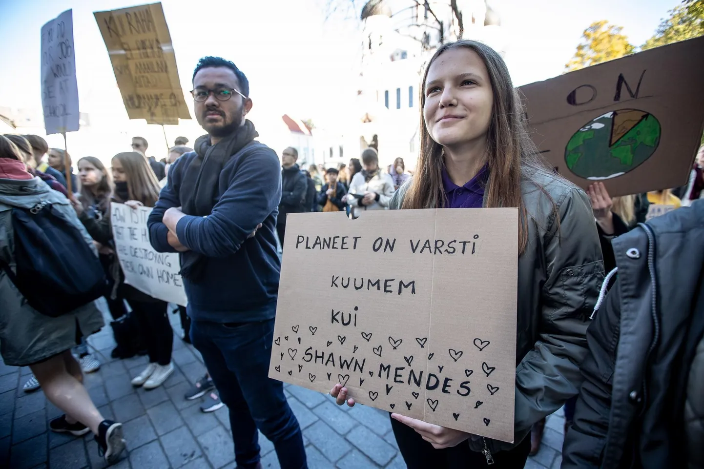Kliimatemaatikat hoiavad üleval peamiselt noored, kes on ka altimad olukorra parandamiseks oma rahakotti kergendama.
