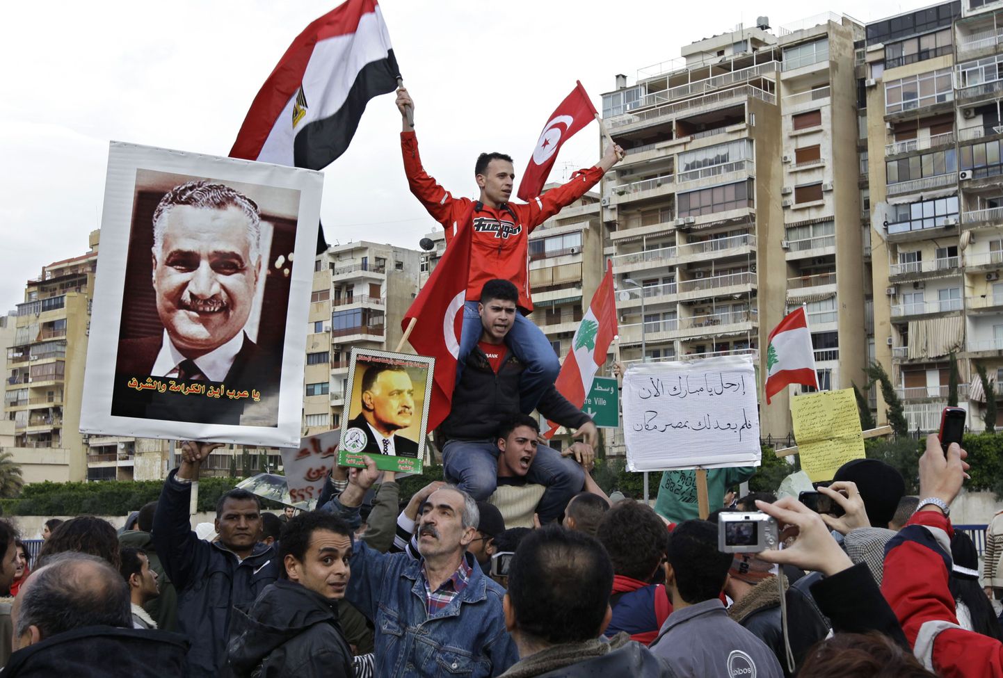 Eilsed protestiaktsioonid Liibanonis Beirutis Egiptuse saatkonna ees.