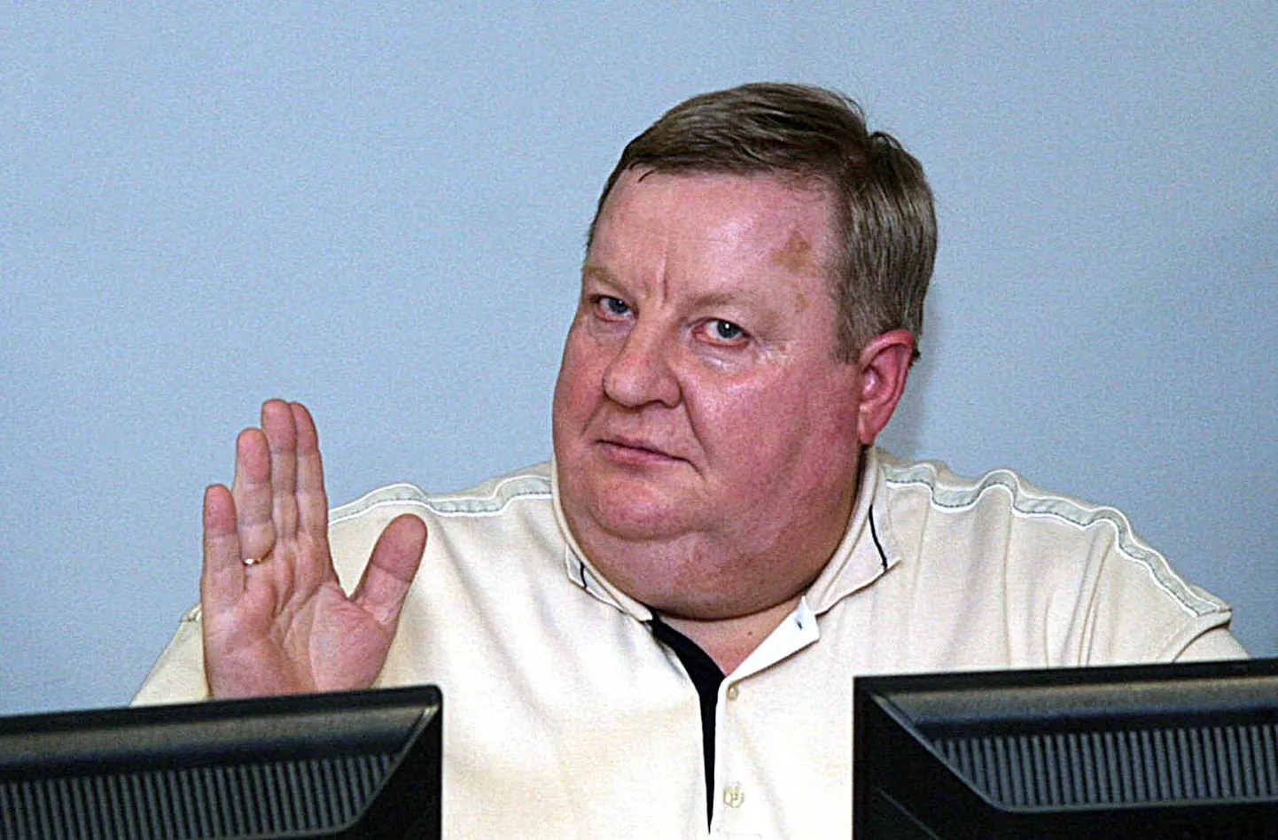 Nikolai Ossipenko 2009. aastal Jõhvi vallavolikogu istungil.