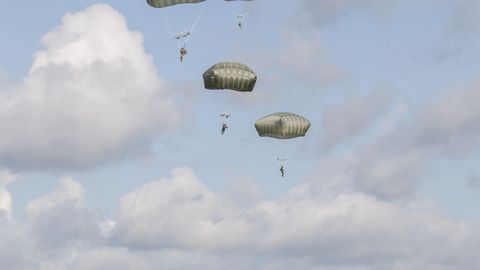 В Нурмси пройдут крупнейшие в истории Эстонии учения по высадке парашютного десанта