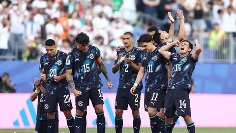 Kas par drāmu! Paragvaja sensacionāli aizsūta mājās Vācijas futbolistus