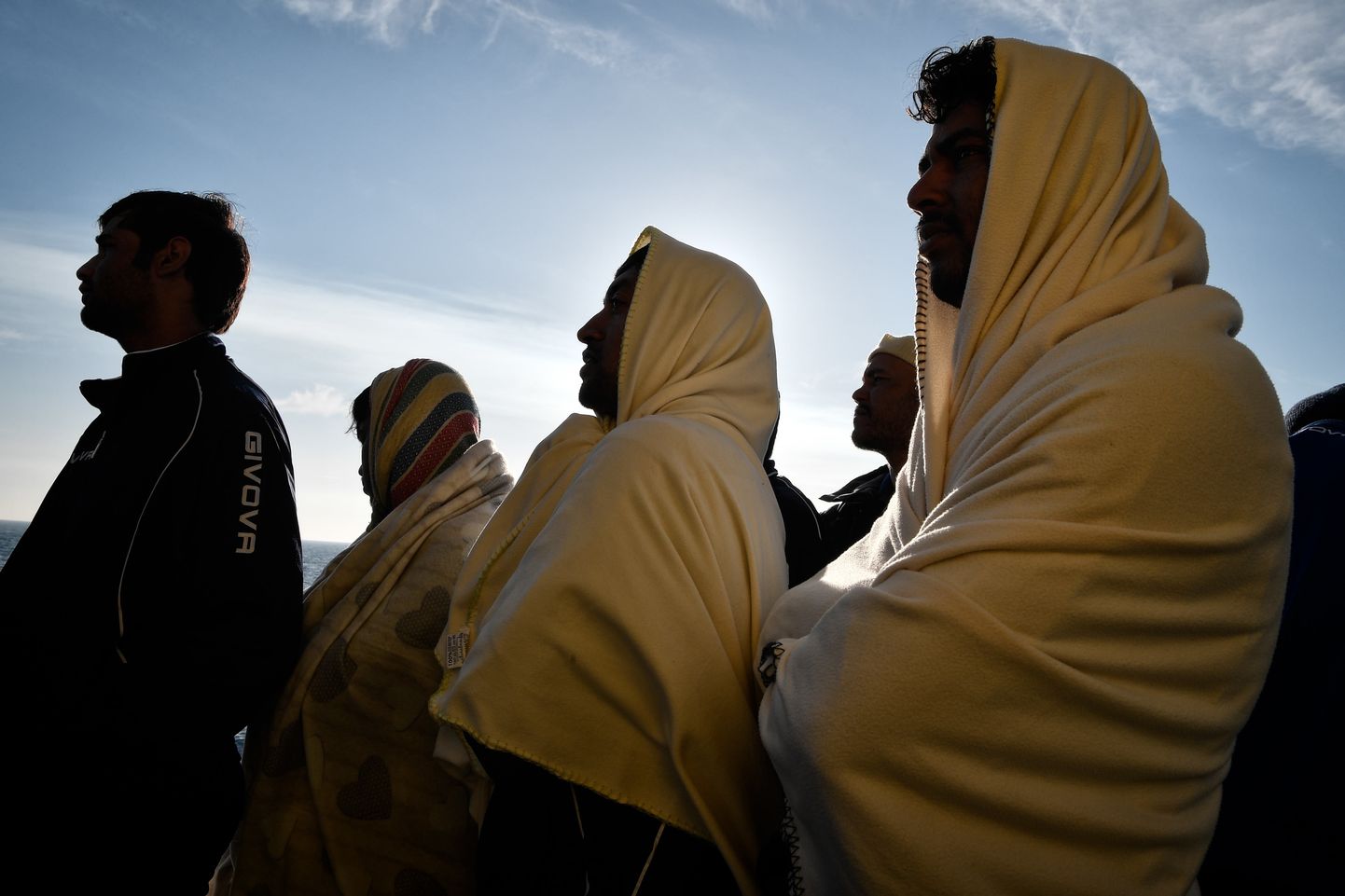 SOS Mediterranee ja Piirideta arstide päästelaeval olevad migrandid.