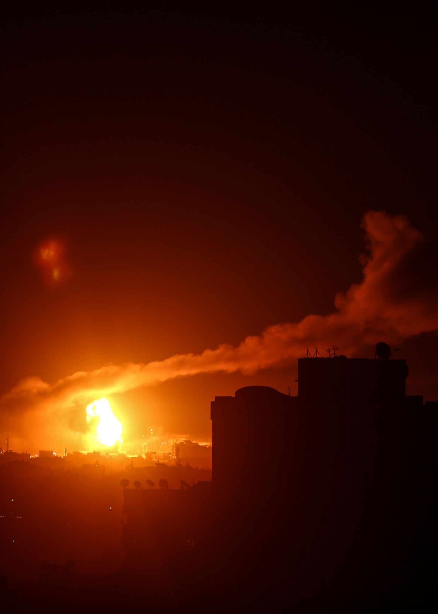 Plahvatus Gazas Iisraeli vasturünnaku ajal.