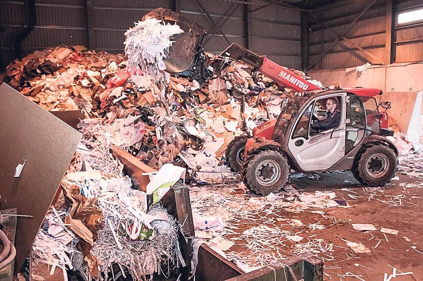 Paberjäätmete taaskasutusse suunamine aitab vältida ressursi raiskamist.