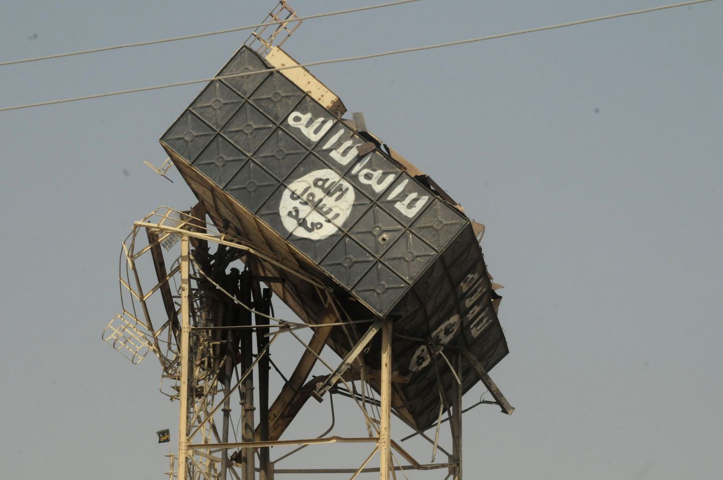 ISISe logo  kokkukukkunud veetornil Põhja-Iraagis.