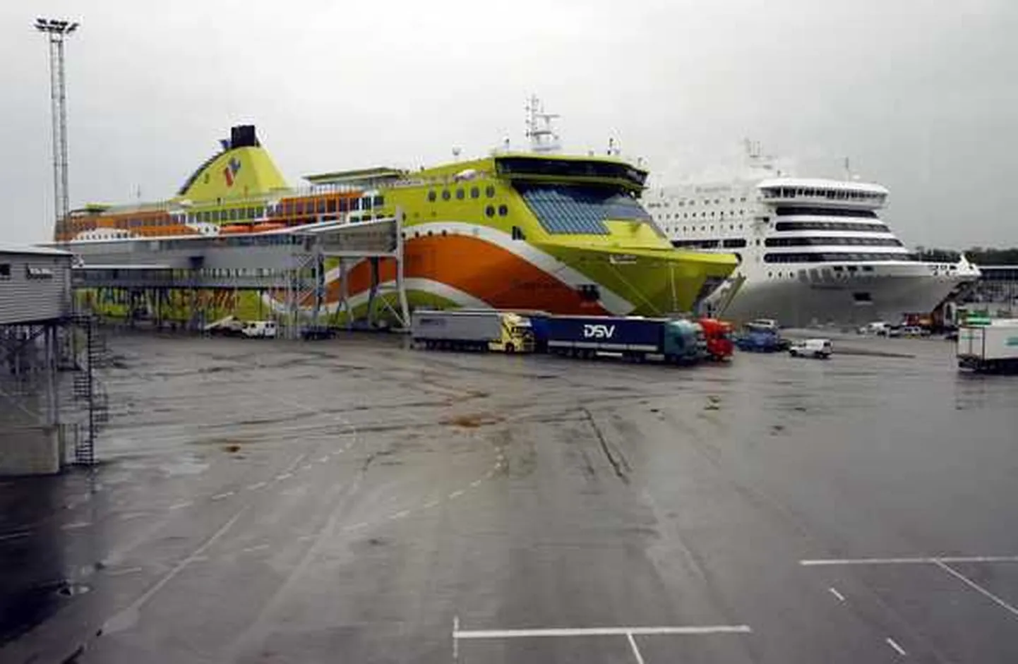 Tallink nihutab Madonna kontserdi tõttu laevade väljumisaegu. Pildil Tallinki laevad.