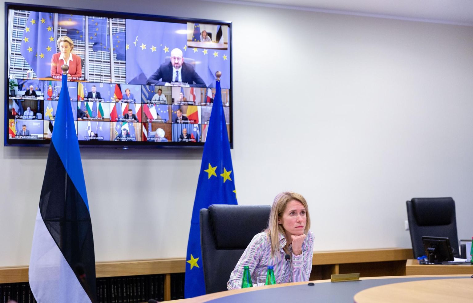 Peaminister Kaja Kallas oma esimesel ülemkogul. Kallase sõnul rääkis ta ELi valitsusjuhtidele ja riigipeadele, et vaktsineerimisel vajavad abi ka Gruusia, Ukraina ja teised idapartnerlusriigid. 