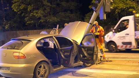 Фото и видео: в Таллинне уснувший за рулем водитель врезался в столб
