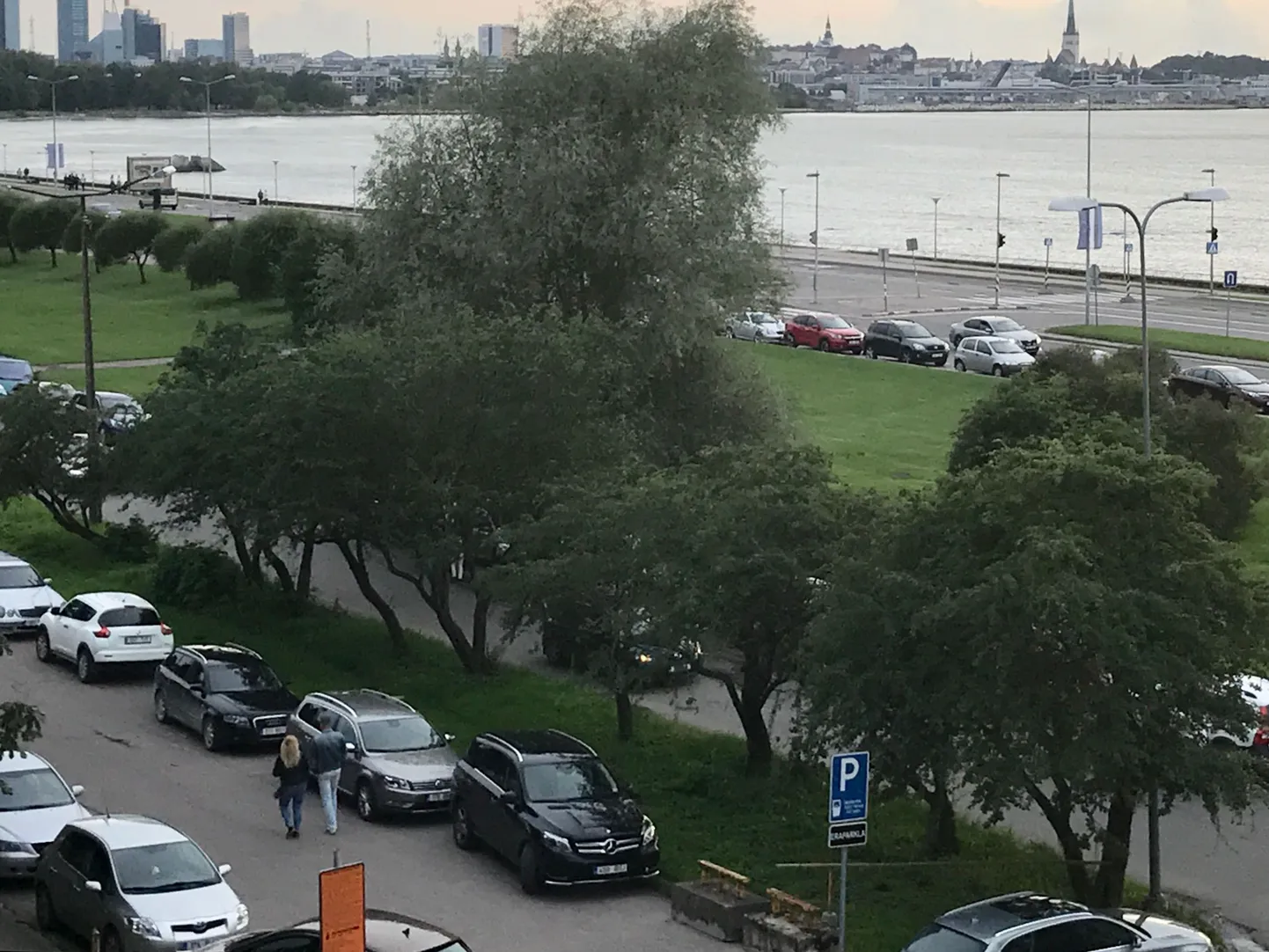 Parkimine Ruja kontserdi ajal Lauluväljaku juures.