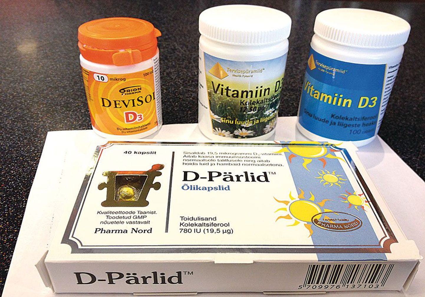 Витамин D продается в аптеках в разных упаковках.